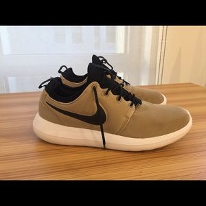 Nike Roshe Gold Black White Women Size 11.5